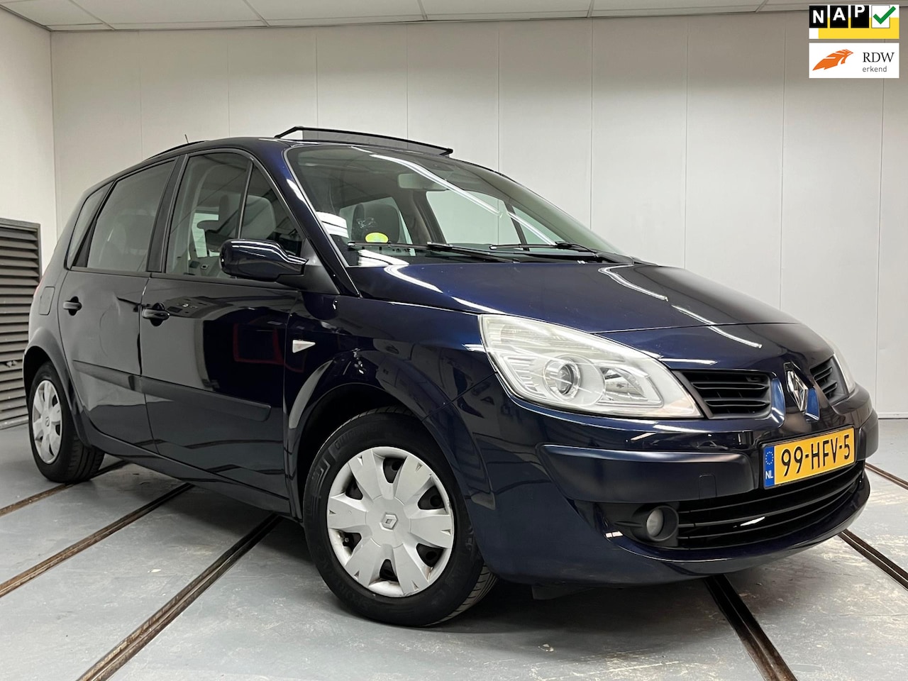 Renault Scénic - 1.6-16V Tech Line Panoramadak Navigatie - AutoWereld.nl