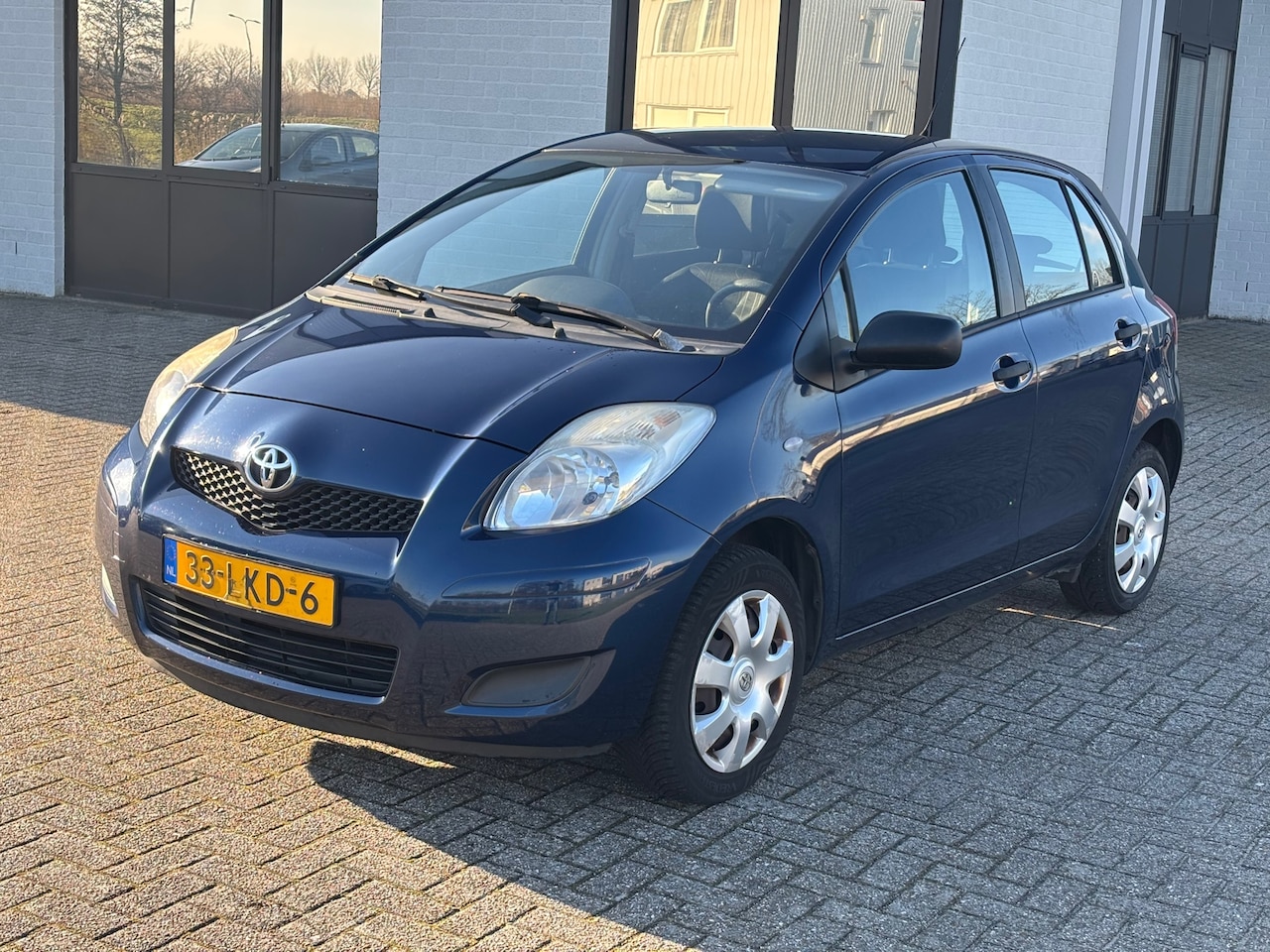 Toyota Yaris - 1.0 VVTi Acces Nieuwe Koppeling! Elektr Pakket! 5-Deurs! - AutoWereld.nl