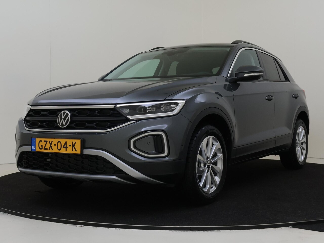 Volkswagen T-Roc - 1.0 TSI 116 6MT Oranje Edition | 'App-Connect' draadloze smartphone integratie | 'App-Conn - AutoWereld.nl