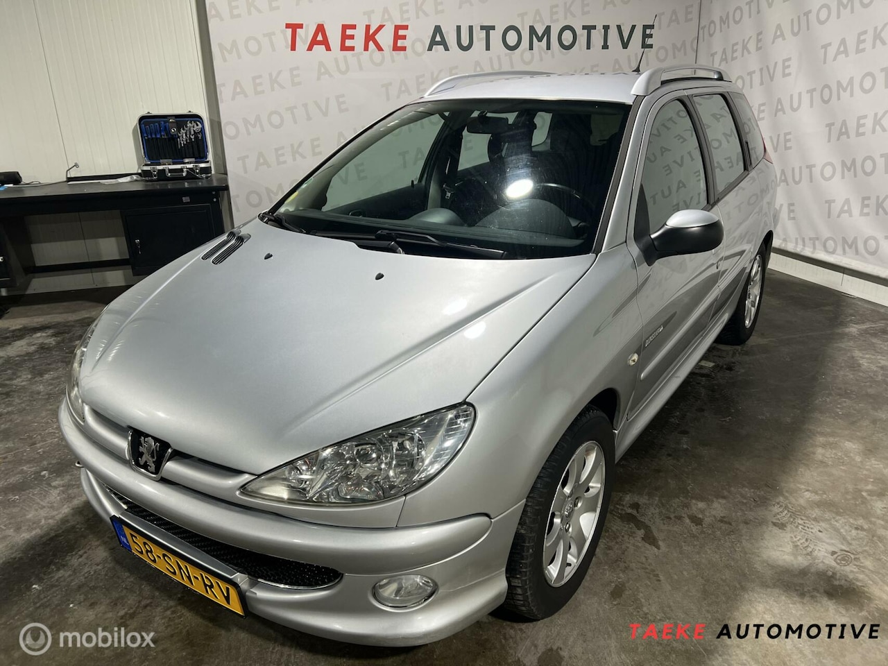 Peugeot 206 SW - 1.6-16V Quiksilver Airco/APK - AutoWereld.nl