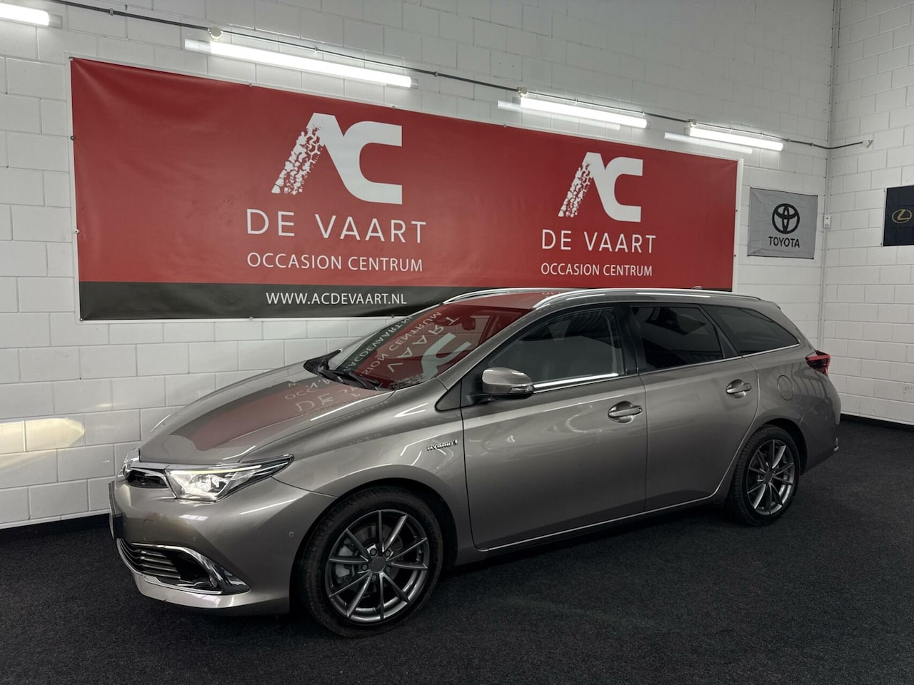 Toyota Auris - 1.8 Hybrid Executive - NAVI/CLIMA/LED/CAM/NAP - AutoWereld.nl