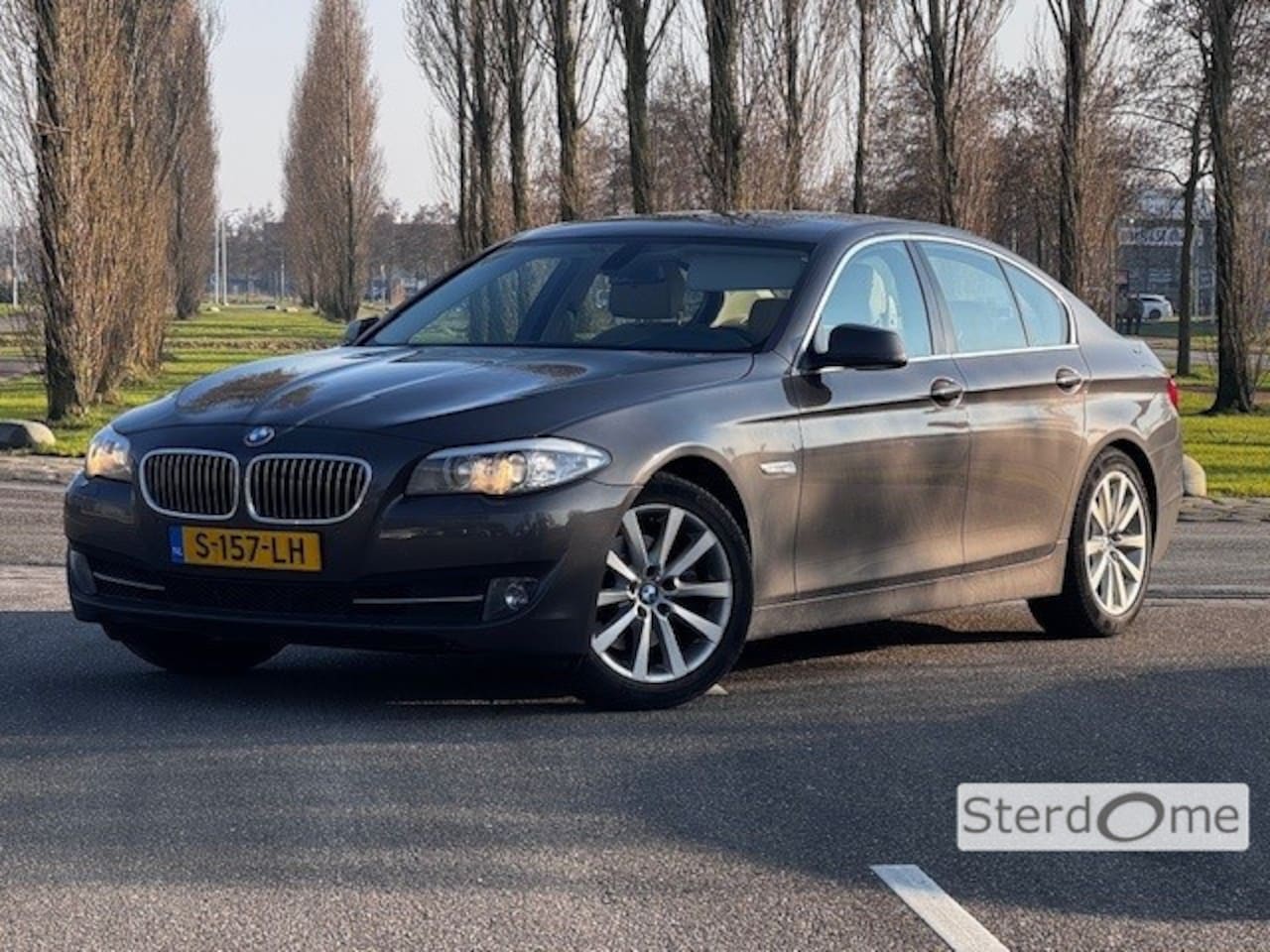 BMW 5-serie - 523i l 6 Cilinder l Beige Leder l Zomer + Winterset l Navi l Parkeersensoren l Airco l - AutoWereld.nl