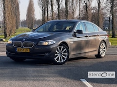 BMW 5-serie - 523i l 6 Cilinder l Beige Leder l Zomer + Winterset l Navi l Parkeersensoren l Airco l