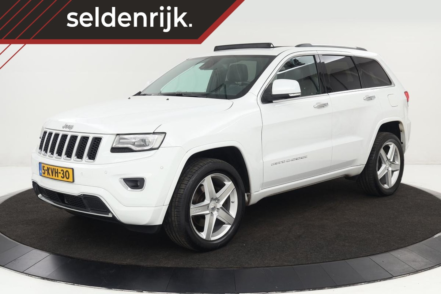 Jeep Grand Cherokee - 3.0 CRD Overland | Panoramadak | Stoelventilatie | Adaptive cruise | Leder | Camera | Xeno - AutoWereld.nl