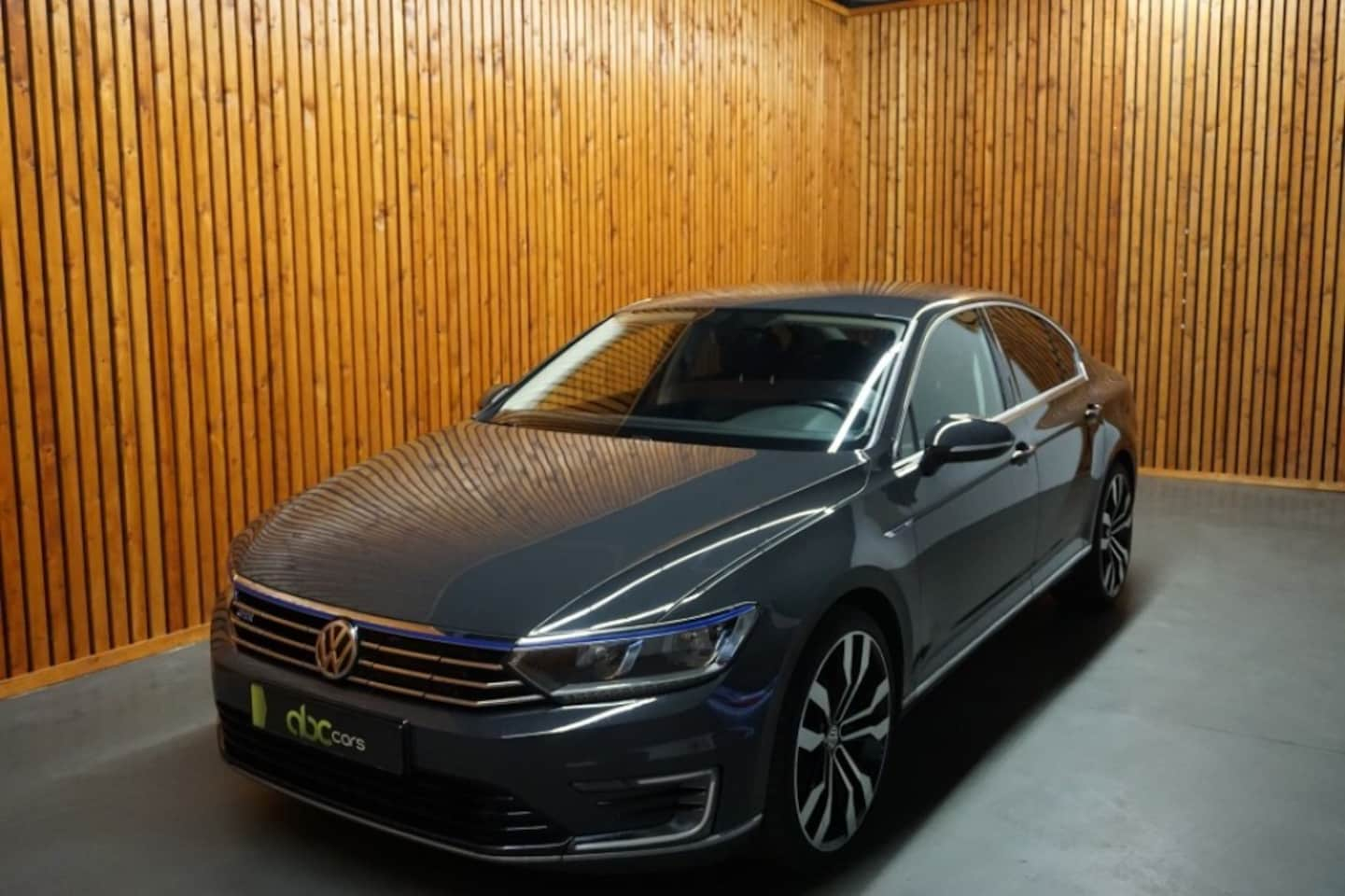 Volkswagen Passat - 1.4 TSI GTE SEDAN CONNECTED SERIES AUTOMAAT - AutoWereld.nl