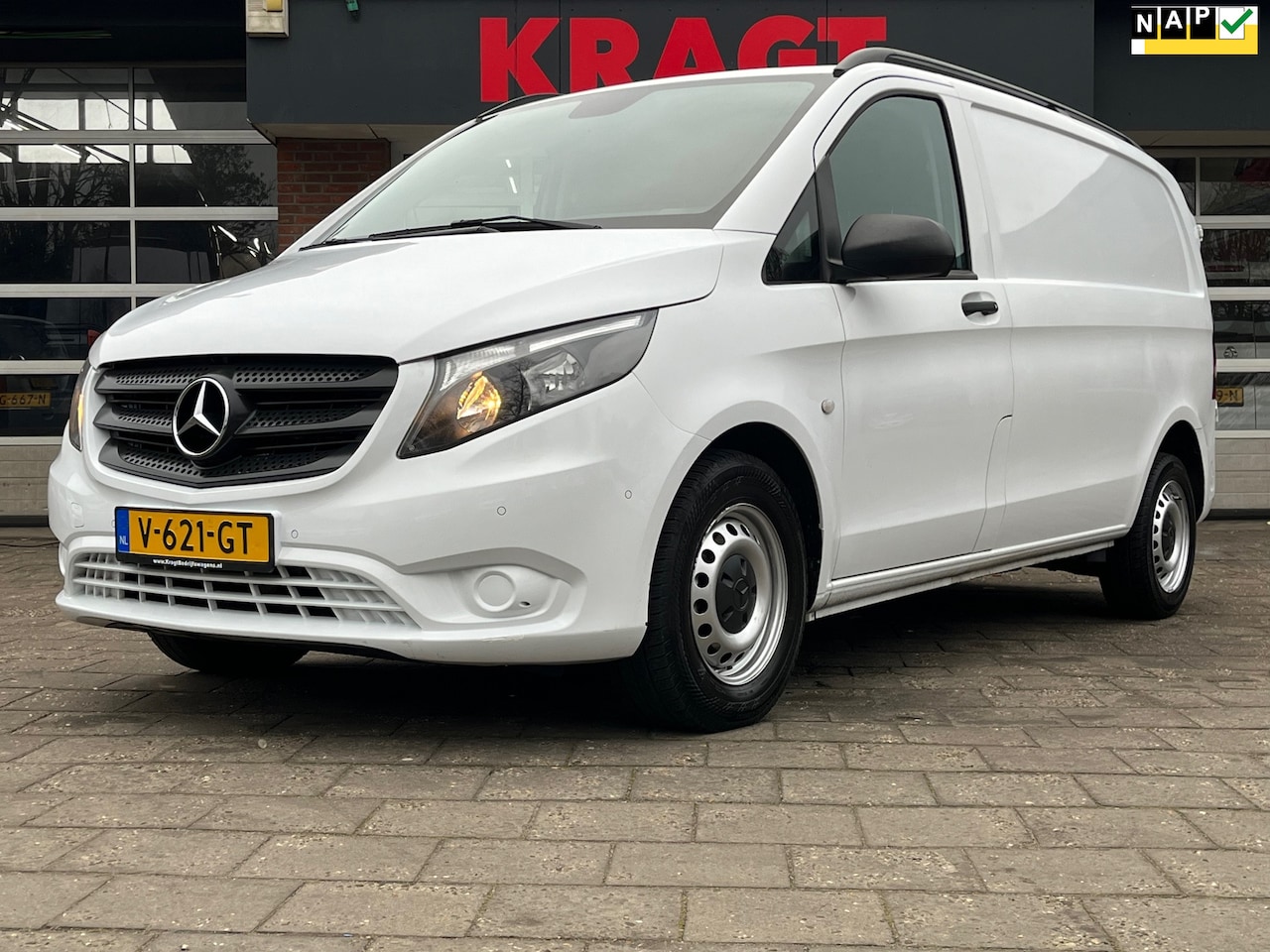 Mercedes-Benz Vito - 109 CDI Functional Lang|EURO6|NAP|airconditioning|cruise control|parkeersensoren|trekhaak| - AutoWereld.nl