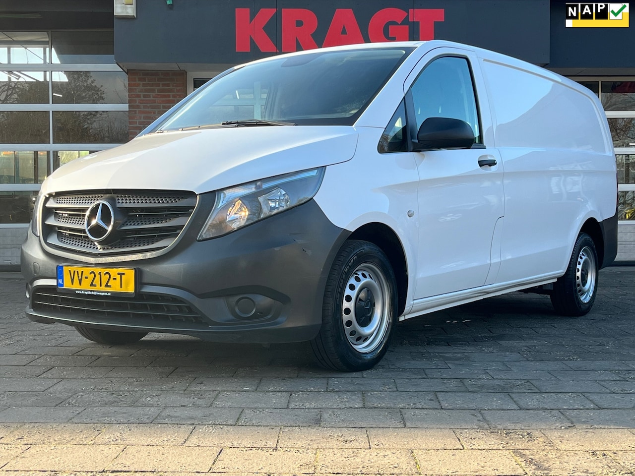 Mercedes-Benz Vito - 111 CDI Functional Lang|NAP|drie zitplaatsen|airconditioning|trekhaak|bluetooth|elektrisch - AutoWereld.nl