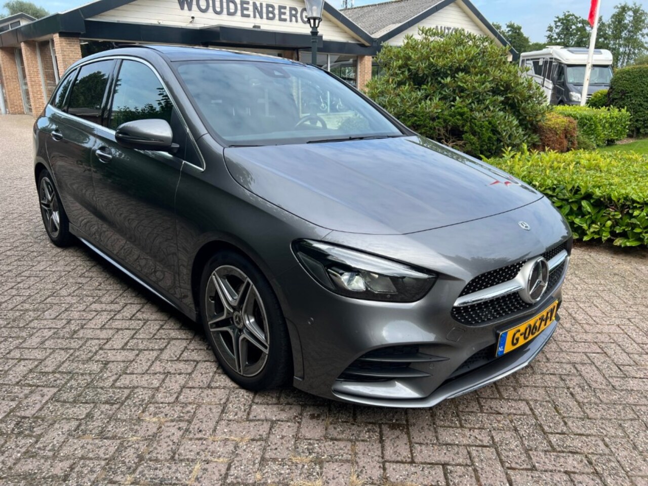 Mercedes-Benz B-klasse - B 180 AMG, Panorama dak, Carplay - AutoWereld.nl