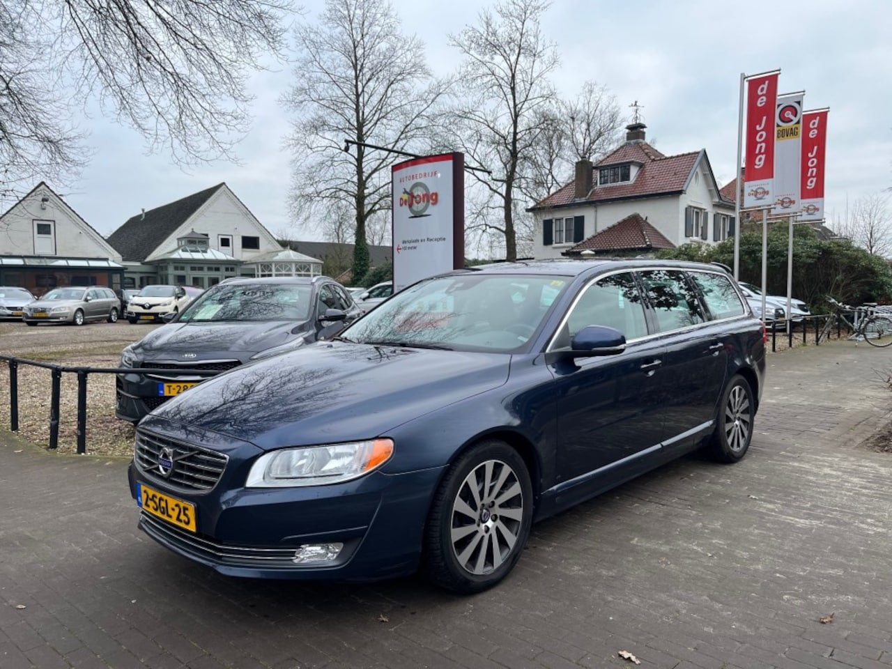 Volvo V70 - 1.6 D2 AUTOMAAT / LEDER / TREKHAAK / CRUISE CTR. / STOELVERW. - AutoWereld.nl