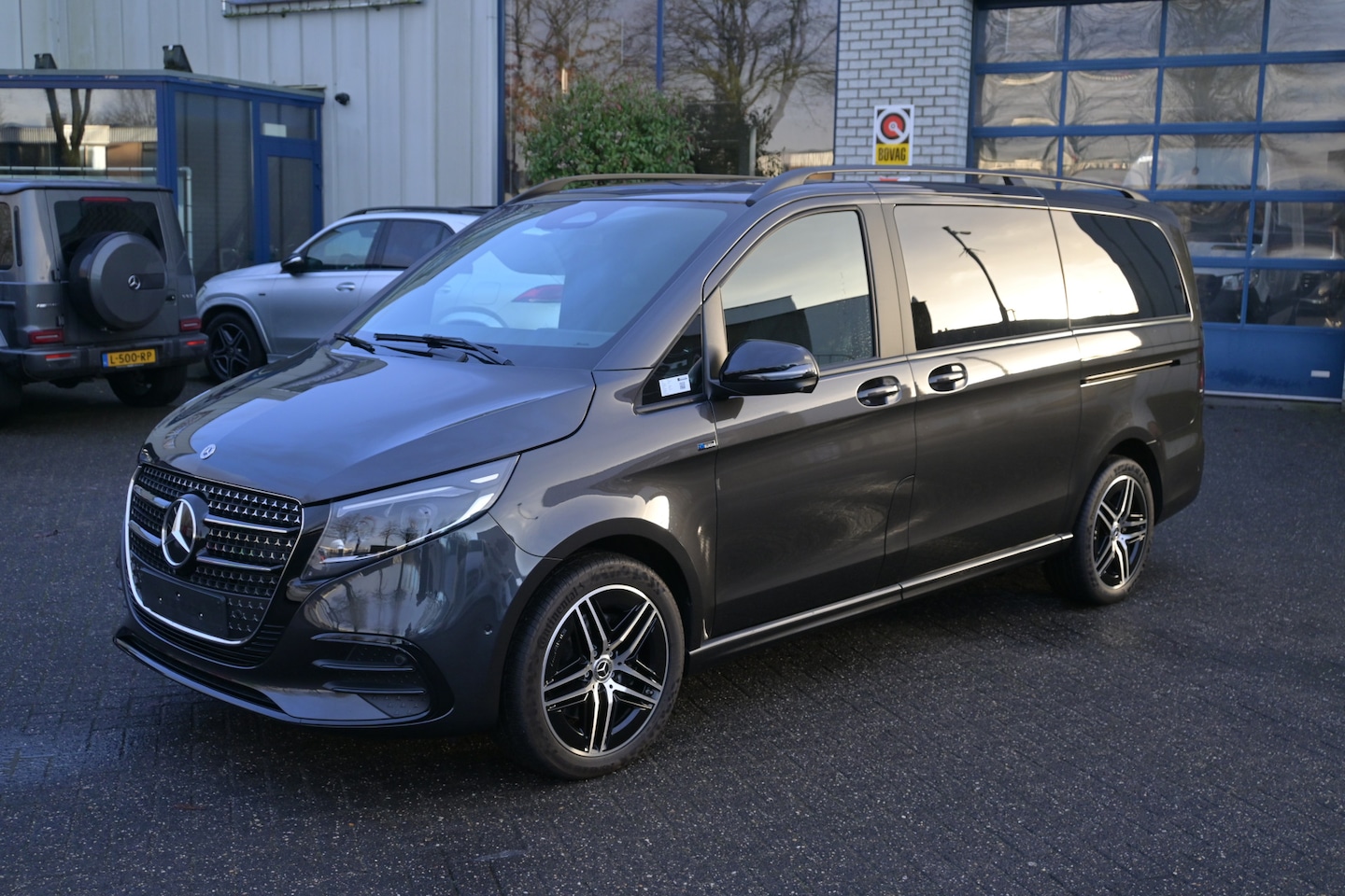 Mercedes-Benz V-klasse - 250d 4-Matic AMG pakket DC L2 Avantgarde 4x4, Easy pack, Winter pakket, Trekhaak - AutoWereld.nl