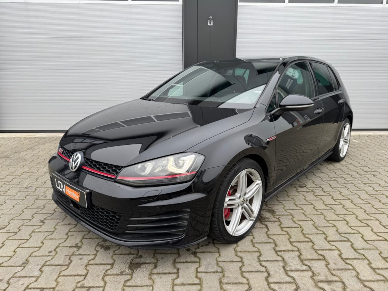 Volkswagen Golf - 2.0 TSI GTI PERFORMANCE ED40 / DSG / XENON / NAVI / ACC / CAMERA - AutoWereld.nl