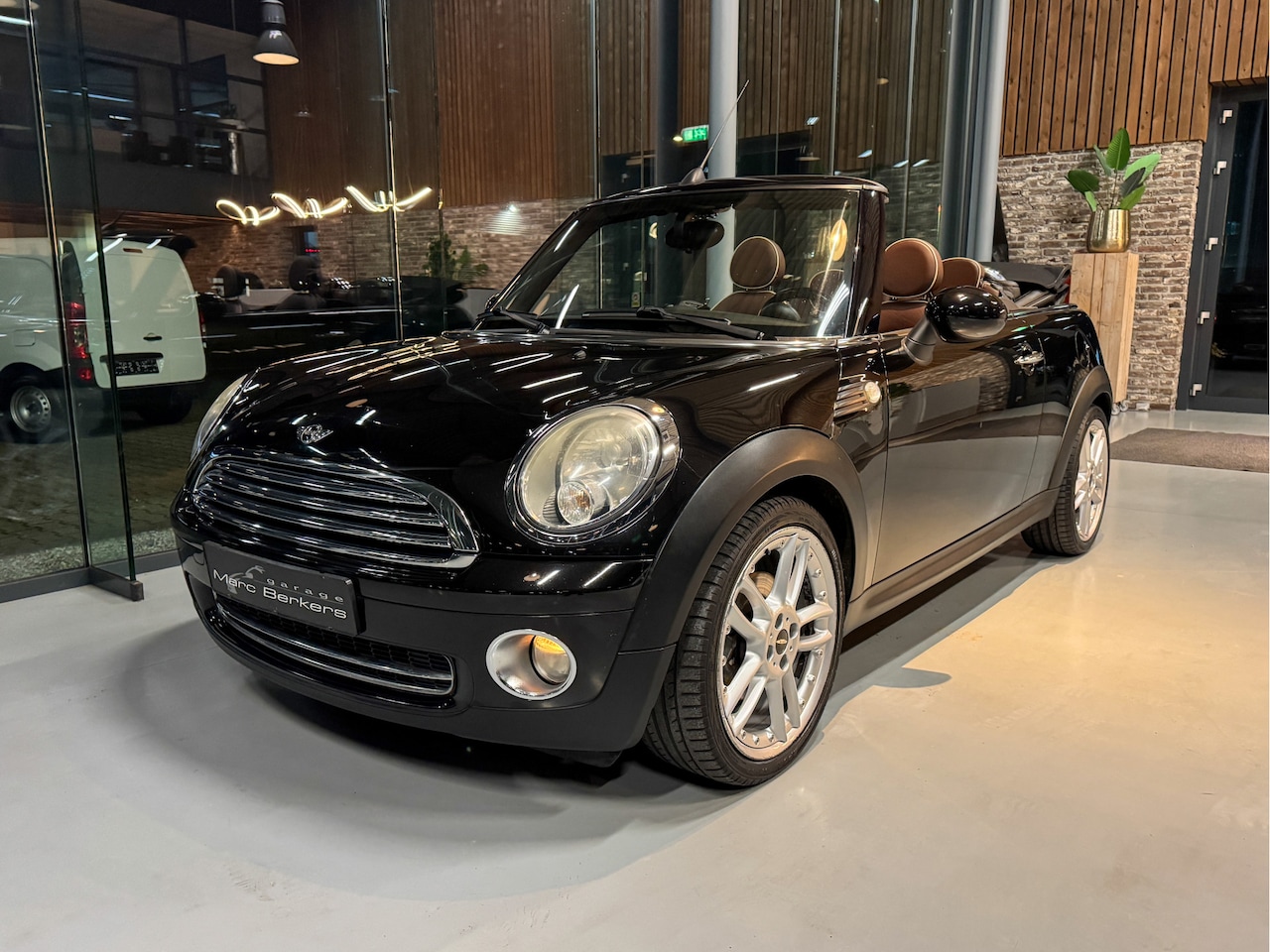 MINI Cabrio - Mini 1.6 Cooper leder, verwarm. stoelen, windscherm - AutoWereld.nl