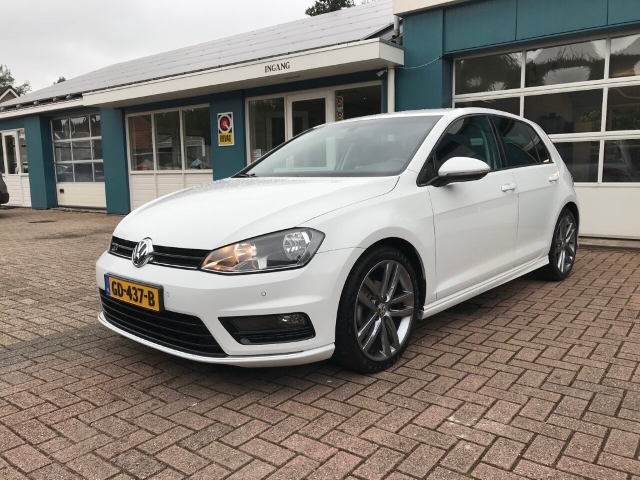 Volkswagen Golf - Tsi R line - AutoWereld.nl