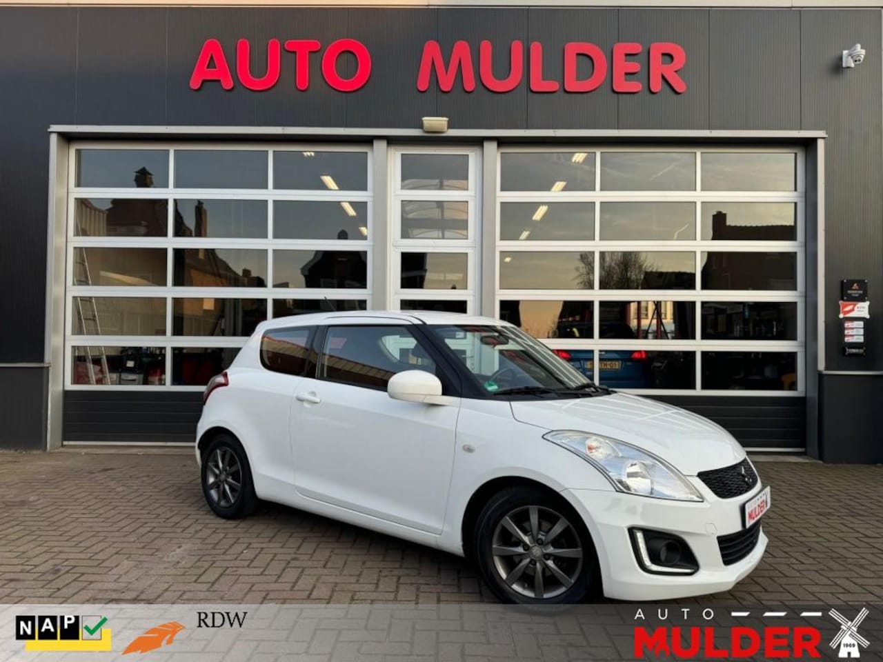 Suzuki Swift - 1.2 COMFORT EASSS / LED / AIRCO / CRUISECONTROL / RIJKLAAR! - AutoWereld.nl