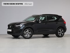 Volvo XC40 - 2.0 B4 Plus Dark / Trekhaak / Elektr. bed. stoelen / Stoel+stuurwielverwarming / Voorruitv