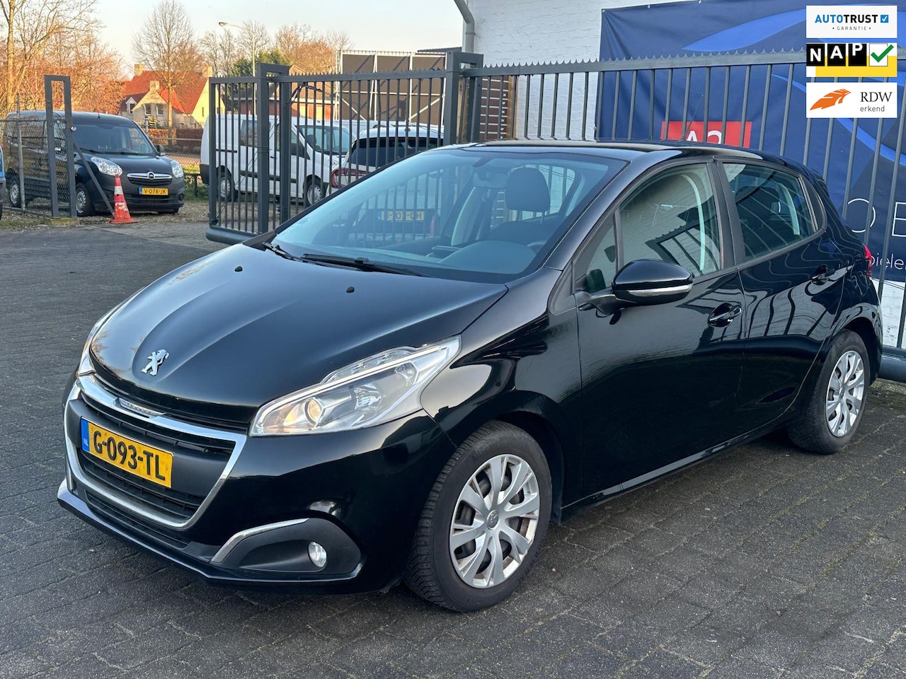 Peugeot 208 - 1.5 BlueHDi Blue Lease Active / CRUISE CONTROL / AIRCO / NAVIGATIE / NAP!! - AutoWereld.nl