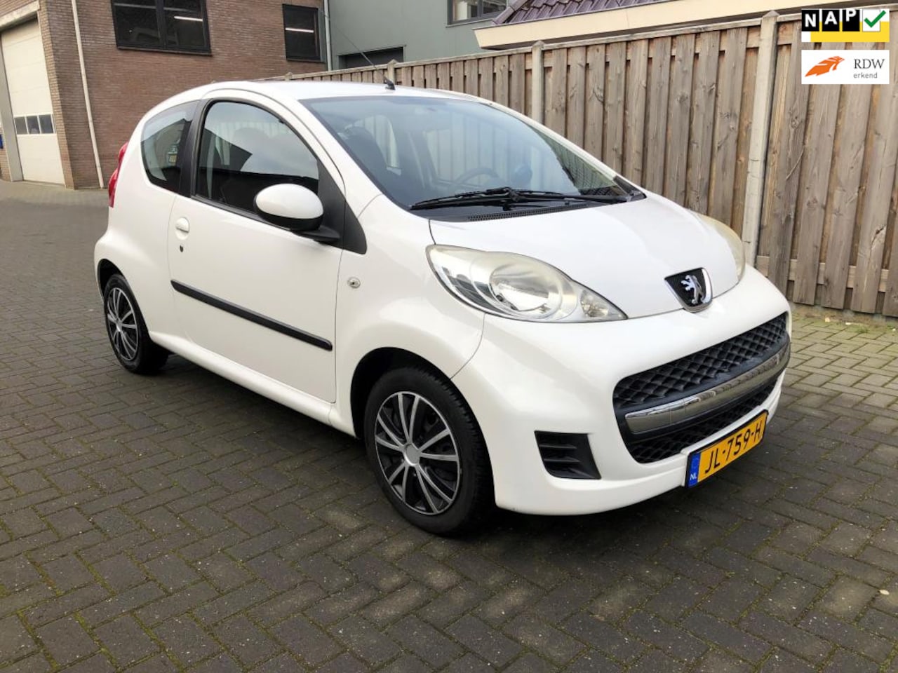 Peugeot 107 - 1.0-12V XR Airco - AutoWereld.nl