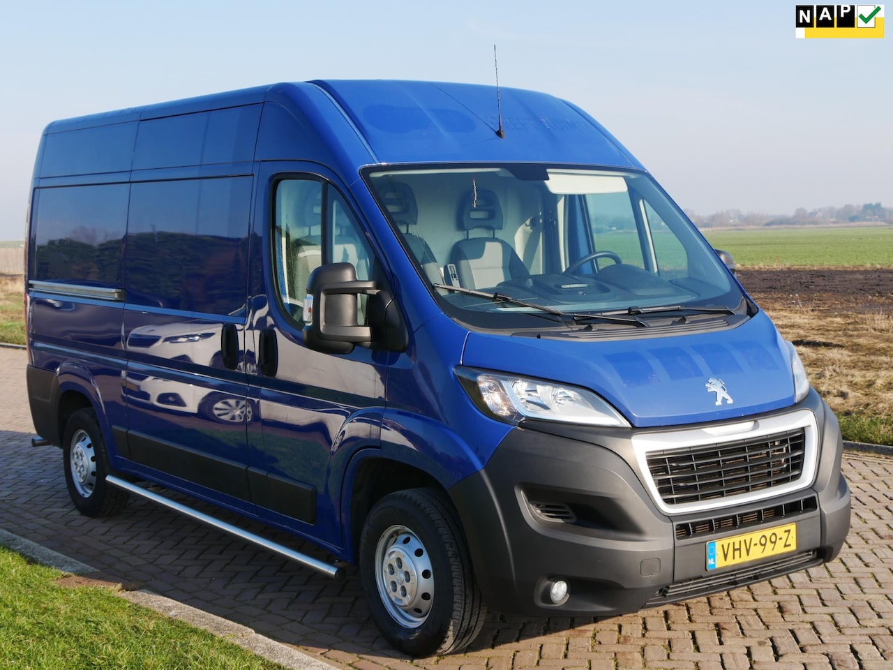 Peugeot Boxer - 330 2.2 BlueHDi 120 L2H2 Premium 2021 AC - AutoWereld.nl