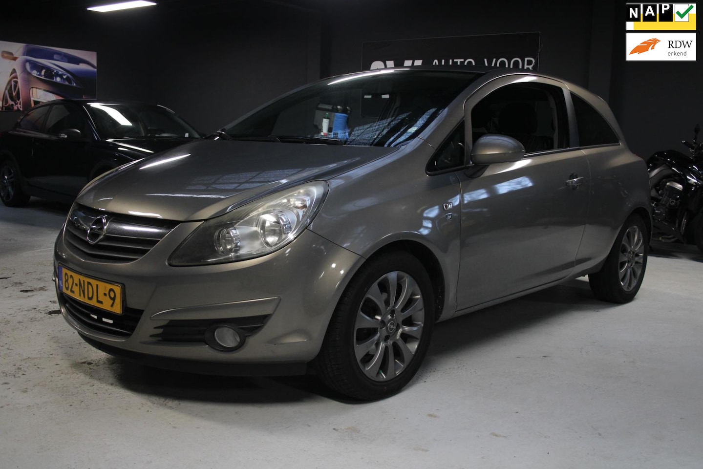 Opel Corsa - 1.2-16V '111' Edition 1.2-16V '111' Edition - AutoWereld.nl