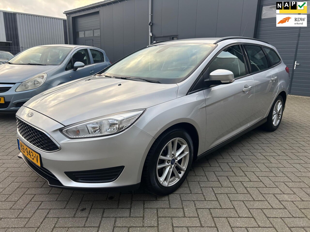 Ford Focus Wagon - 1.0 Nieuwstaat! Nwe distributie!! - AutoWereld.nl