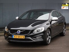 Volvo S60 - 1.5 T3 R-Design Xenon/Navigatie/Parkeersensor/18"inch lmv/Trekhaak