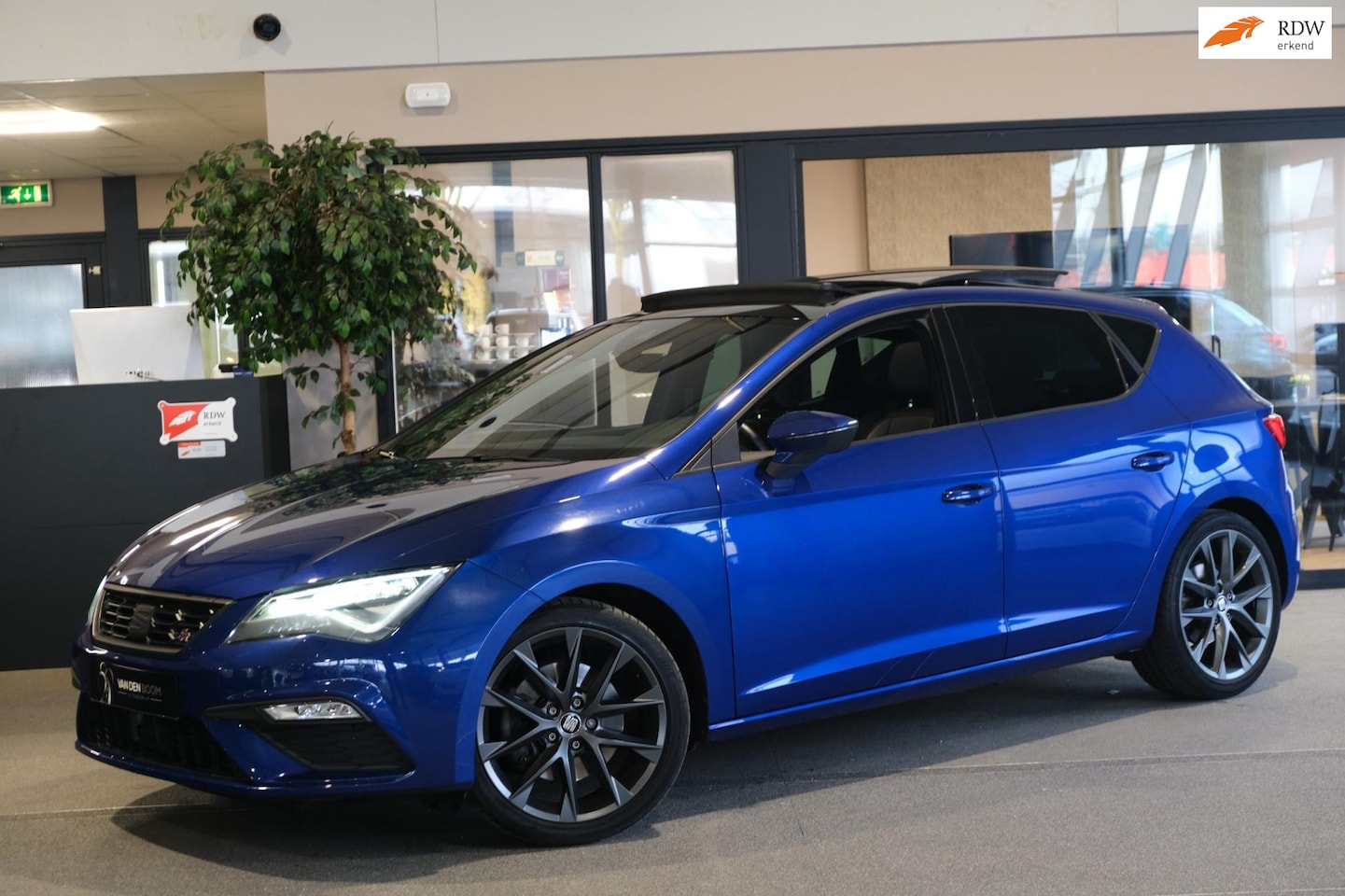 Seat Leon - 2.0 TSI FR DSG Pano Virtual Led Leder Cam Pdc Acc - AutoWereld.nl