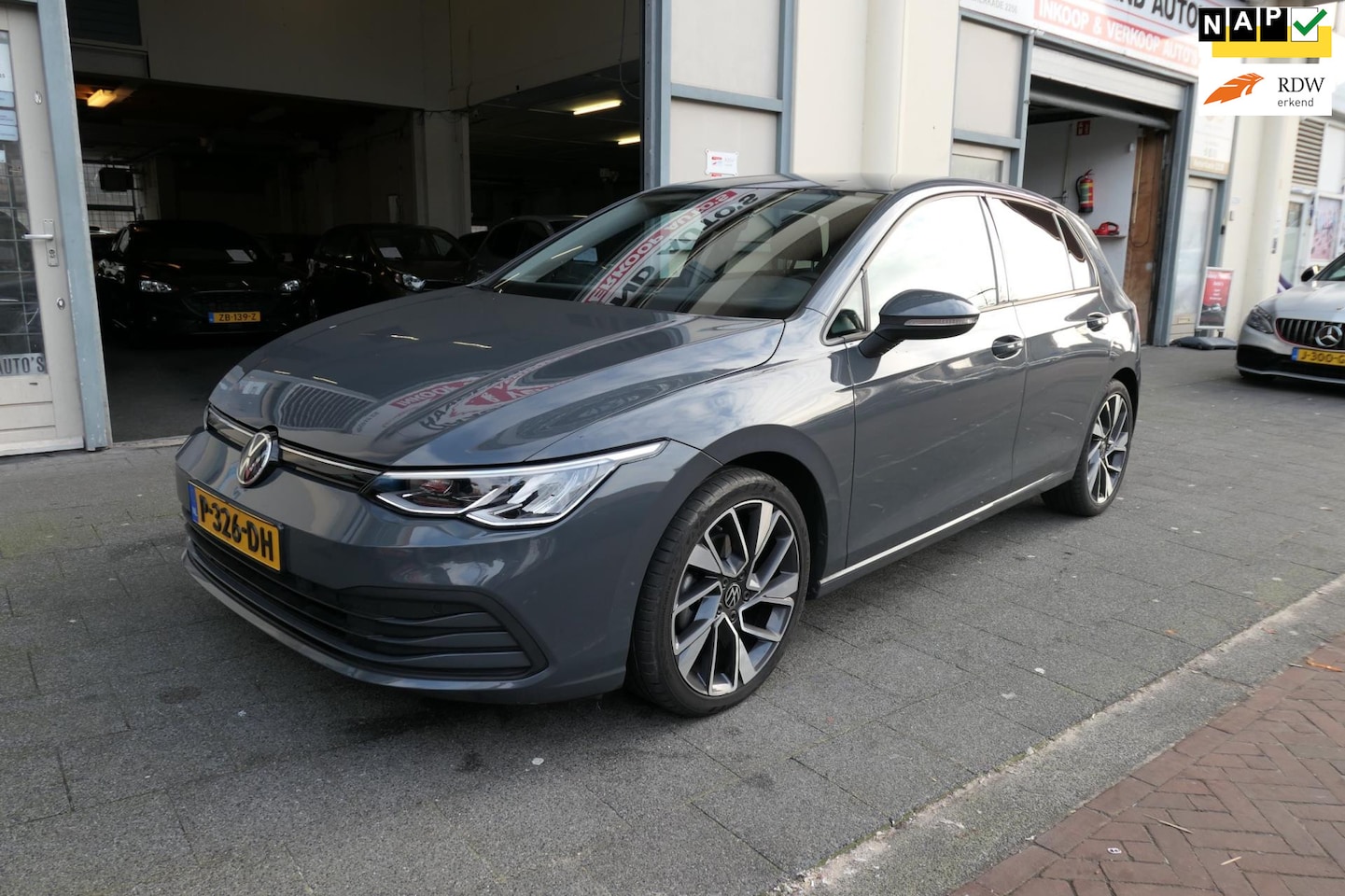 Volkswagen Golf - 2.0 TDI Style Automaat/Nap/Onderhouden/Cruise/Climate/SierVerlichting - AutoWereld.nl