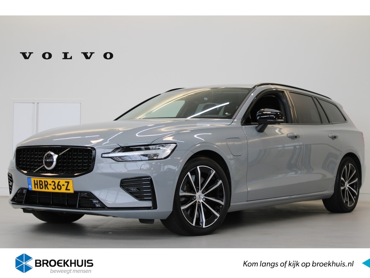 Volvo V60 - T6 350PK Plus Dark | Stuur + stoel verwarming | Elektri Stoelen | Keyless | Camera - AutoWereld.nl