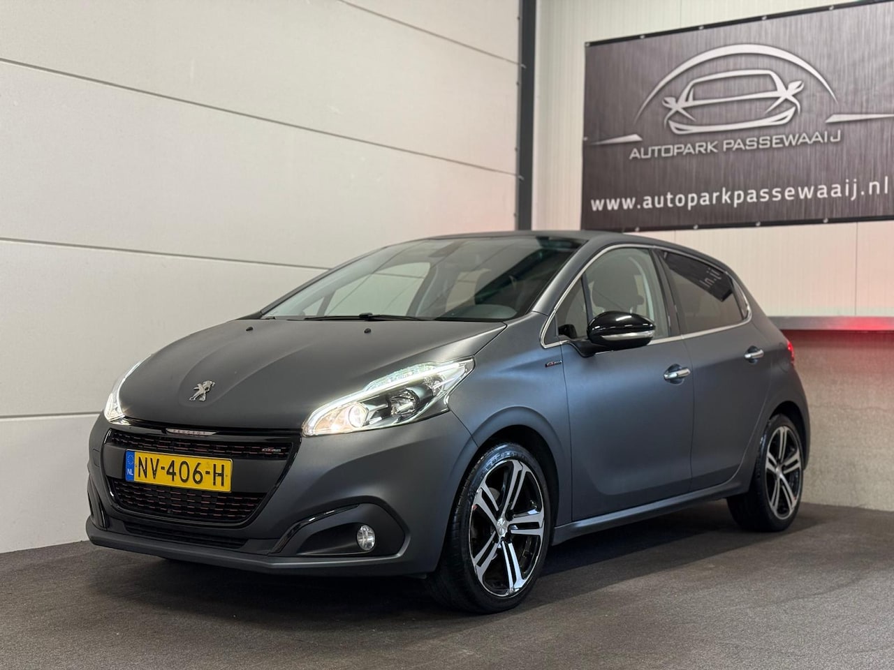 Peugeot 208 - 1.2 PureTech GT-line Cruise Control, Apple Carplay, NAP, Texture Lak, LED, Achteruitrijcam - AutoWereld.nl