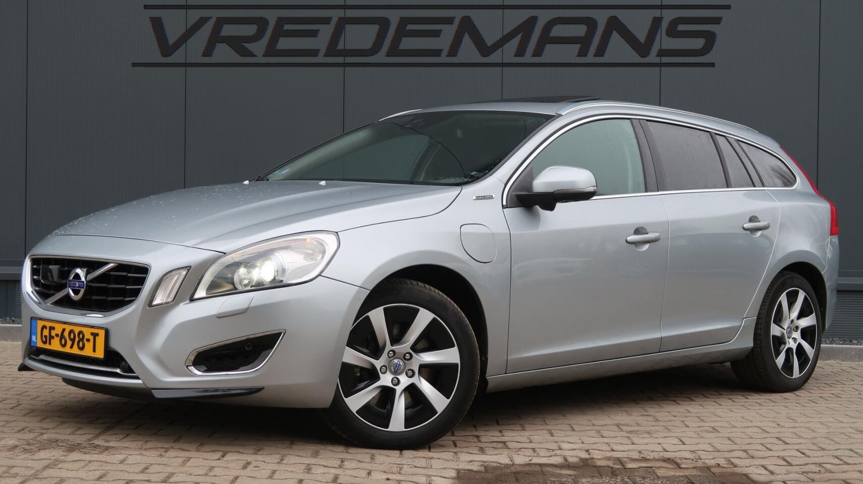 Volvo V60 - 2.4 D6 AWD Plug-In Hybrid Pure Limited 2.4 D6 AWD Plug-In Hybrid Pure Limited - AutoWereld.nl