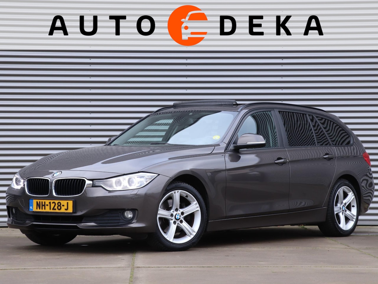 BMW 3-serie Touring - 320d Business Automaat *Panodak*Xenon*Stoelverw.* - AutoWereld.nl