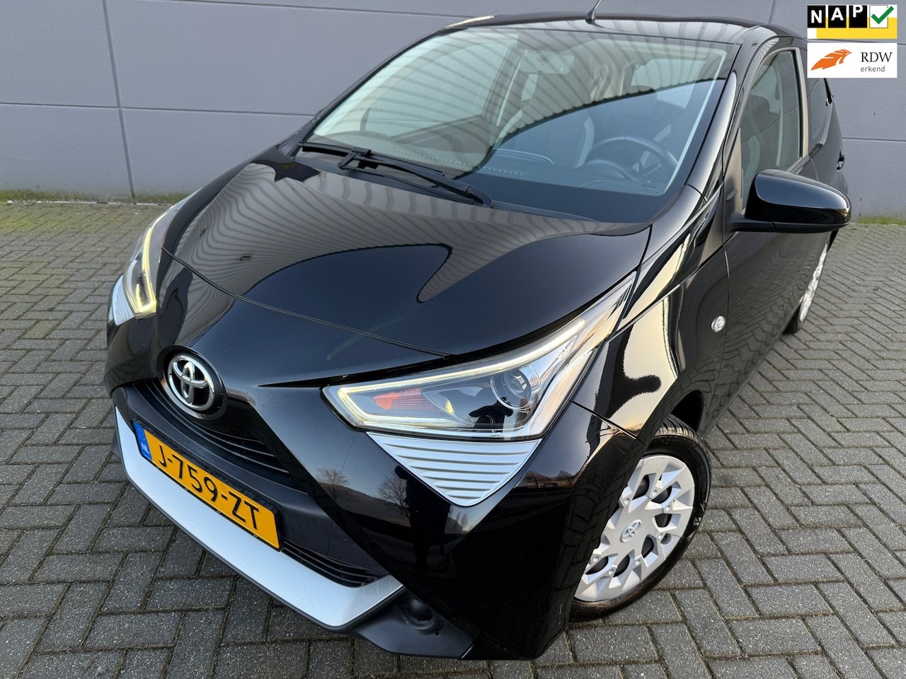 Toyota Aygo - 1.0 VVT-i x-play*CARPLAY*CAMERA*NAVI*AIRCO*APK*NAP*2 EIGNAAR - AutoWereld.nl