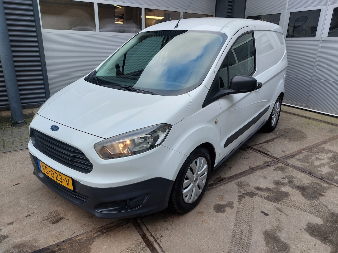 Ford Transit Courier - 1.5 TDCI Economy Edition AIRCO - AutoWereld.nl