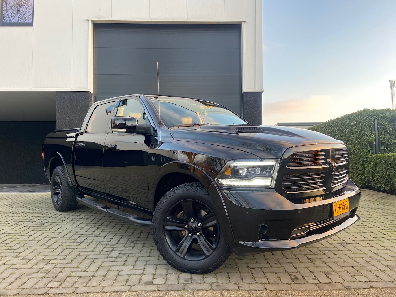 Dodge Ram 1500 - 5.7 V8 Quad Cab - Marge - 4X4 - Pano - NAP - LPG - - AutoWereld.nl