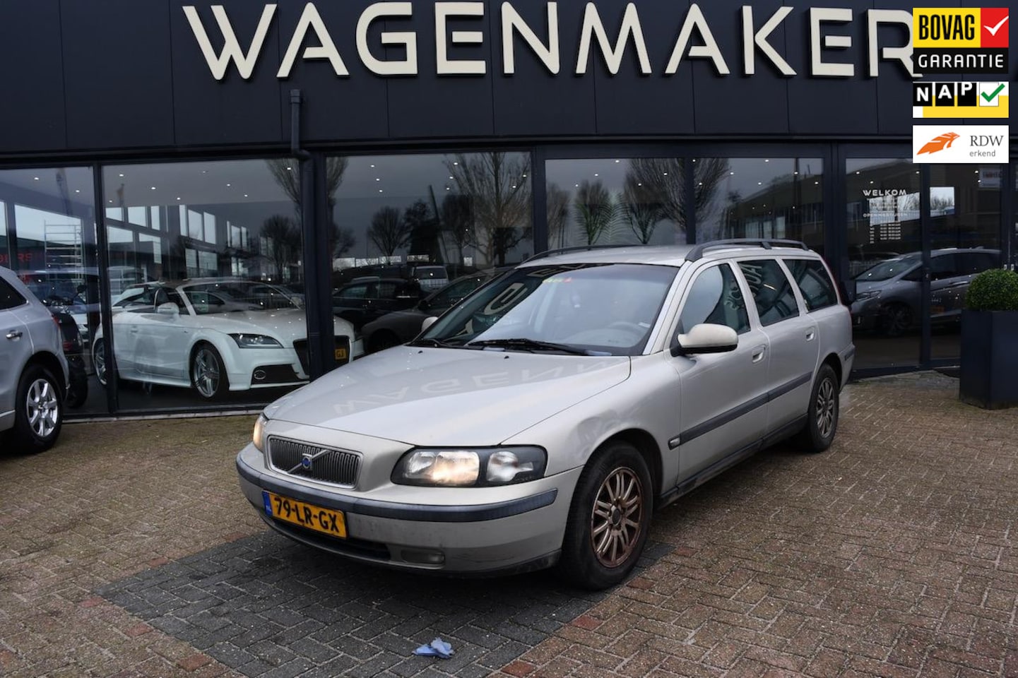 Volvo V70 - 2.4 Airco|Elektrisch pak|Goed onderhouden - AutoWereld.nl