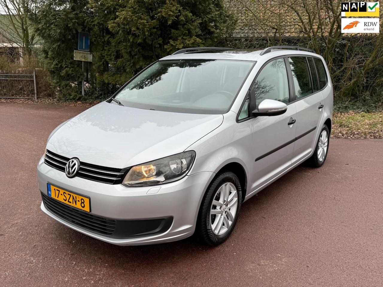 Volkswagen Touran - 1.2 TSI Easyline 7p. / Pano / Airco / Apk / Nap / Lm / PDC / - AutoWereld.nl