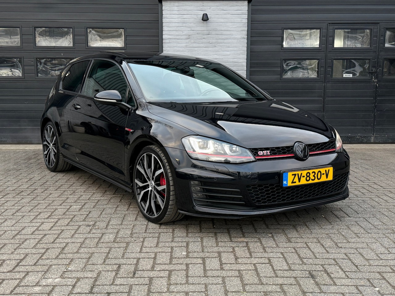 Volkswagen Golf - 2.0 TSI GTI Performance Schuifdak, Dynaudio, Historie Aanwezig! - AutoWereld.nl