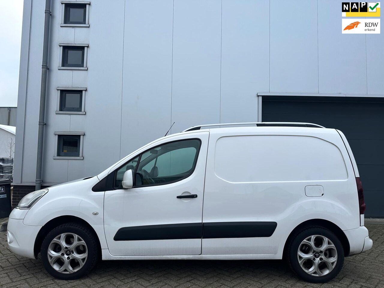 Citroën Berlingo - 1.6 e-HDI 500 Club Economy Automaat Navi - AutoWereld.nl