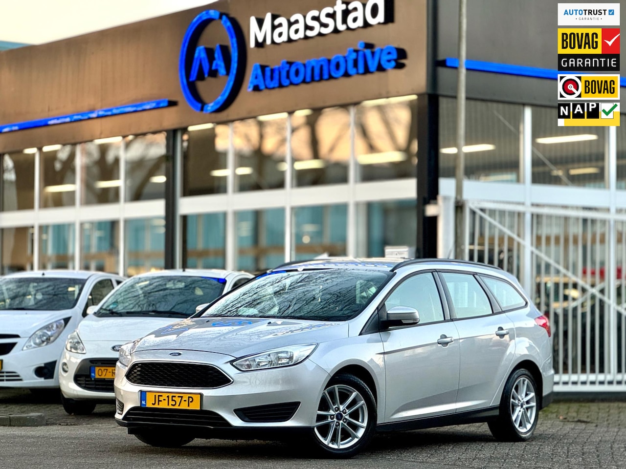 Ford Focus Wagon - 1.0 Navi Trekhaak PDC Dealeronderhouden 2e eig Grote ond.beurt Boekjes volledig Bluetooth - AutoWereld.nl