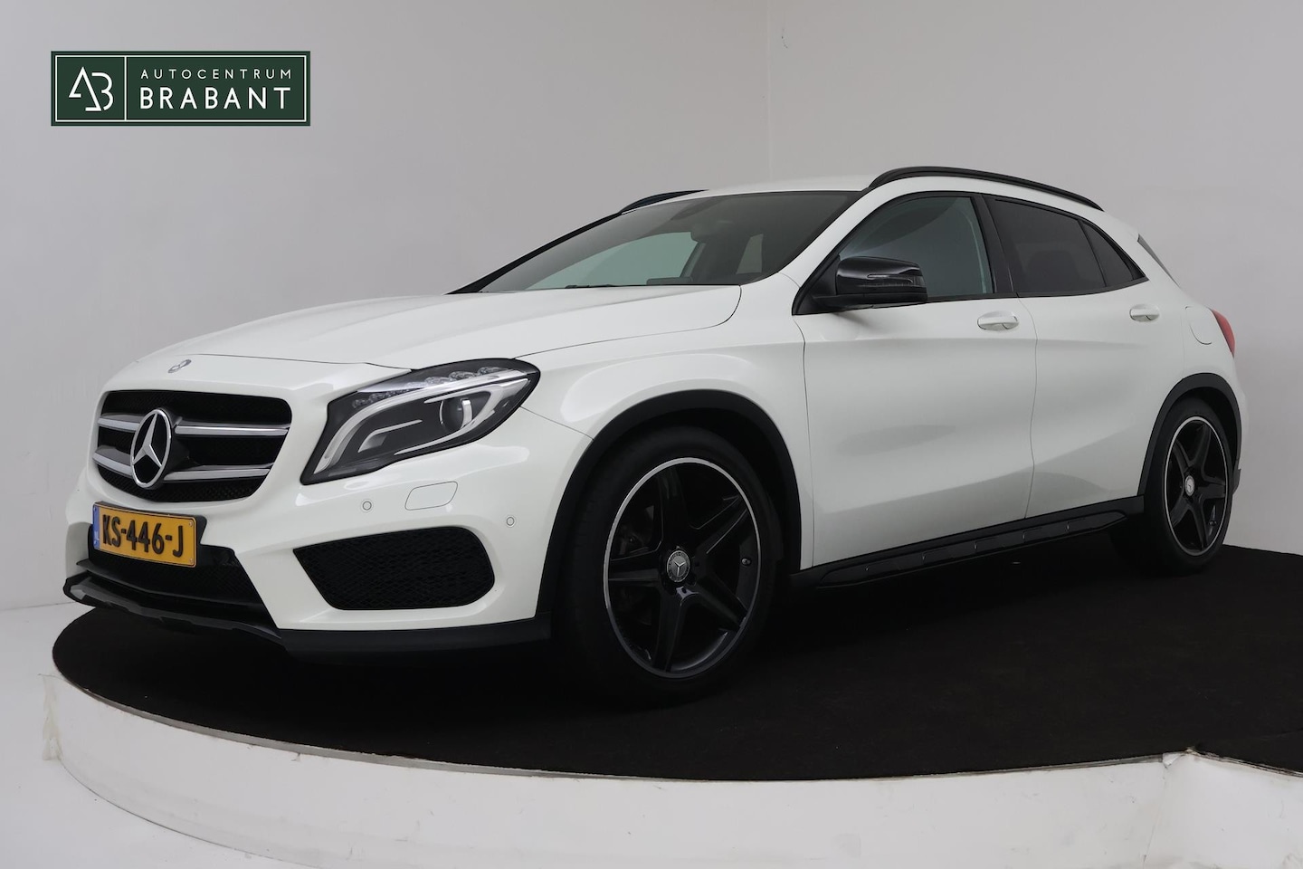 Mercedes-Benz GLA-Klasse - 180 AMG Night Edition Plus (NAVIGATIE, TREKHAAK, PARKEERSENSOREN, AUTOMAAT, GOED ONDERHOUD - AutoWereld.nl