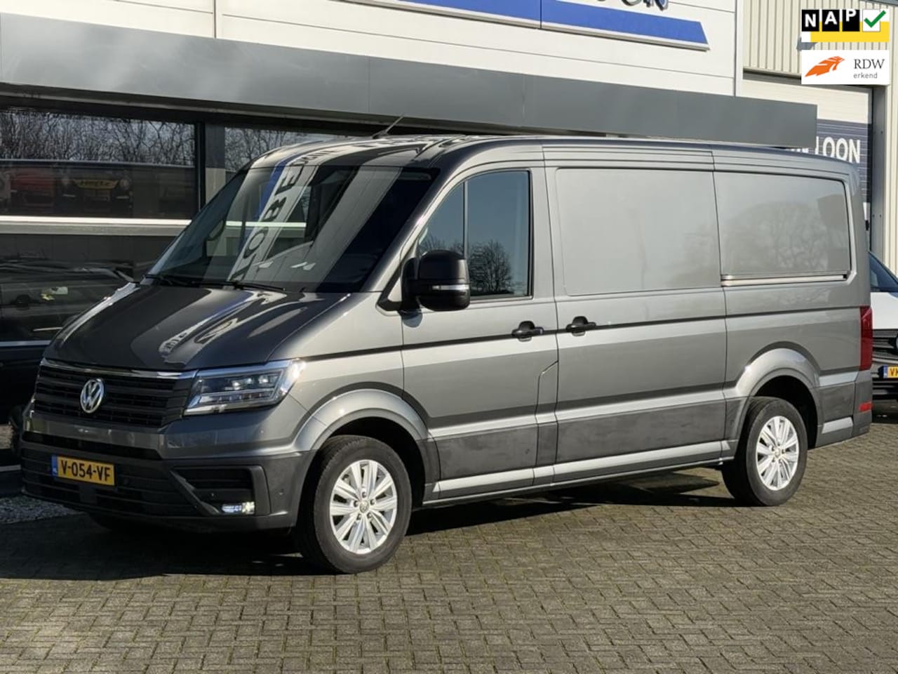 Volkswagen Crafter - 30 2.0 TDI L3H3 DSG Highline 2x schuifdeur 1e eig. NAP APK !! - AutoWereld.nl