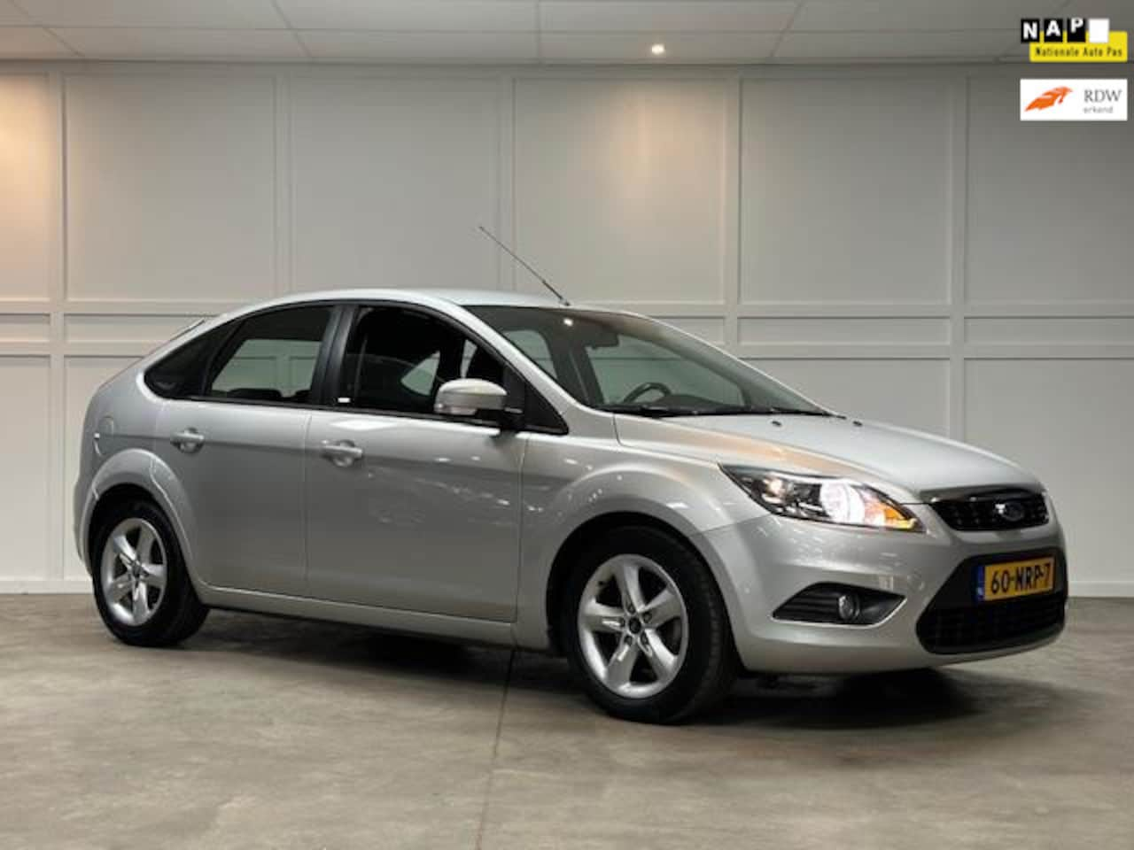 Ford Focus - 1.6 Comfort / Airco / Cruise / Volledig Dealer Onderhouden - AutoWereld.nl