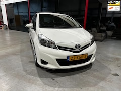 Toyota Yaris - 1.0 VVT-i Aspiration / 5-Drs / Trekhaak / Camera / Nap / Airco /