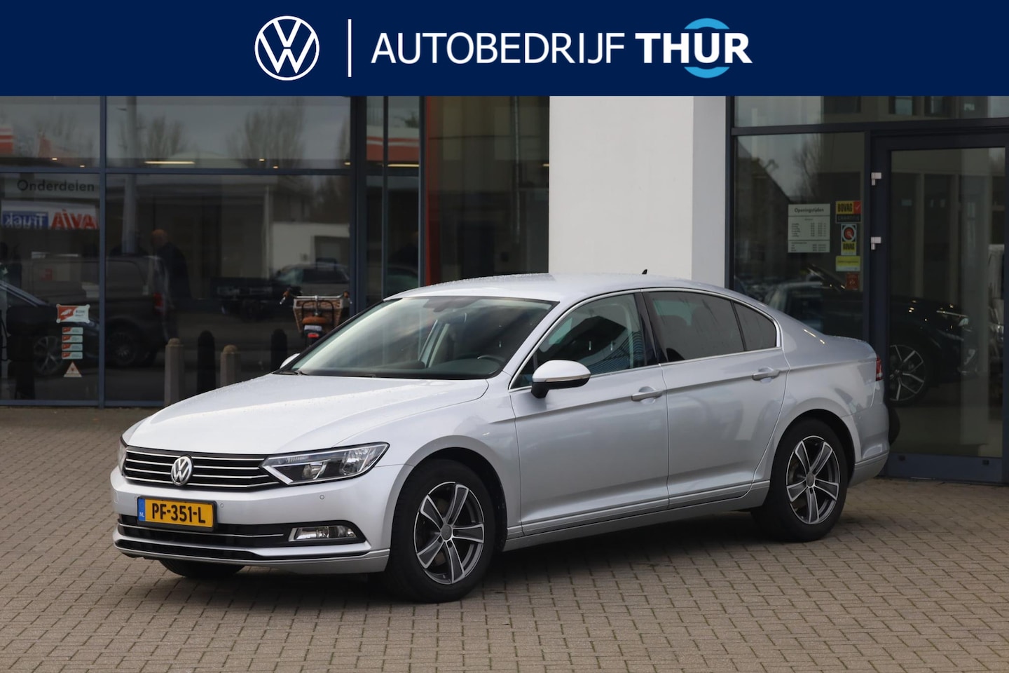 Volkswagen Passat - 1.4 TSI ACT Comfortline 1.4 TSI ACT Comfortline 150PK / 110kW, Trekhaak, privacy glas, navigatie, voorstoelen verw - AutoWereld.nl