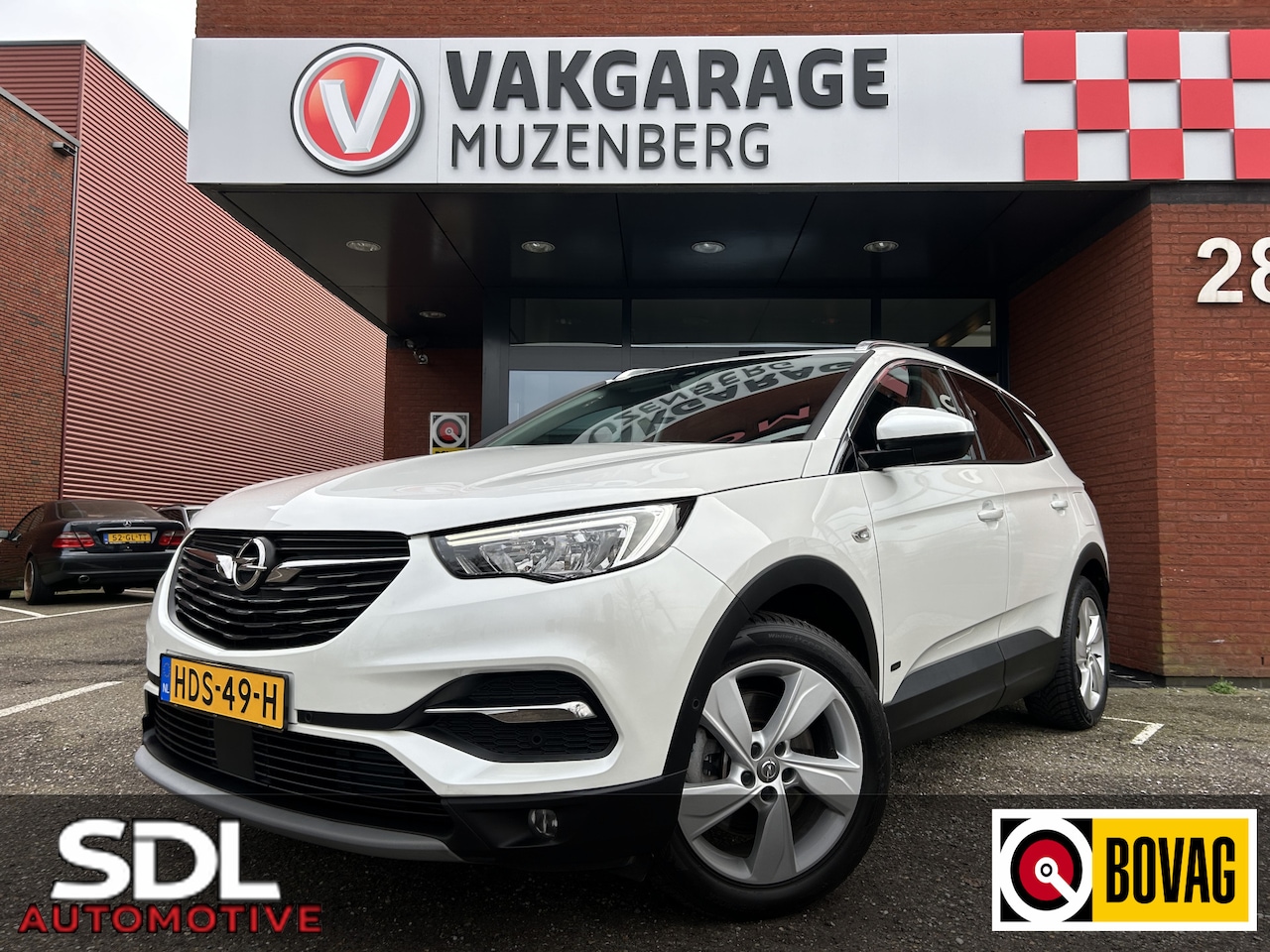 Opel Grandland X - 1.6 Turbo Hybrid Business Elegance // FULL LED // ELEK. KLEP // HALF LEDER // CAMERA+SENSO - AutoWereld.nl