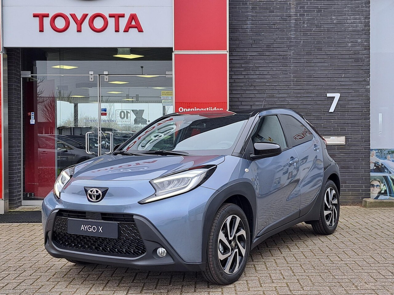 Toyota Aygo X - PULSE APPLE/ANDROID CAMERA CLIMA 17"LMV PRIVACY-GLASS LED DAB+ NL-AUTO - AutoWereld.nl