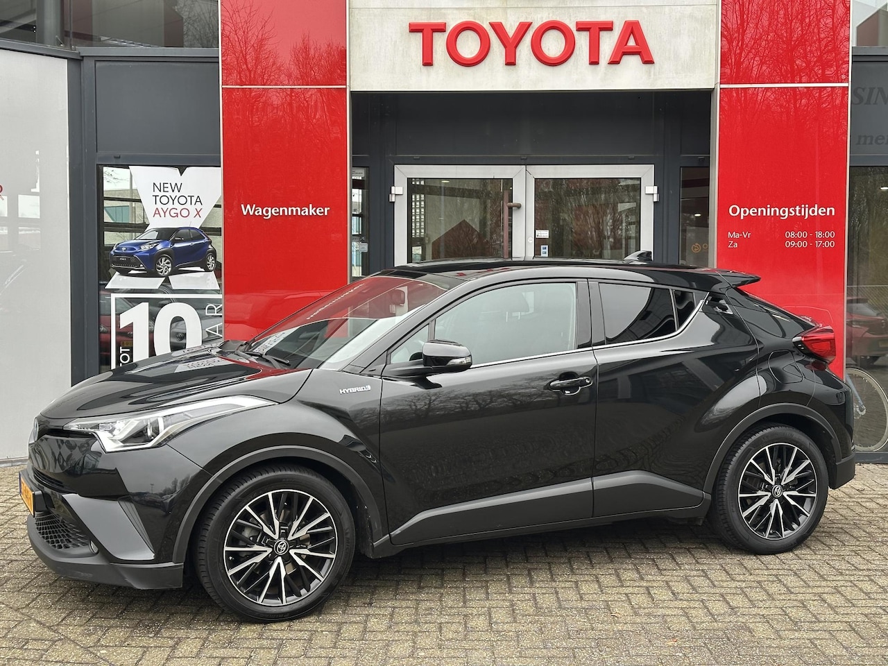 Toyota C-HR - 1.8 HYBRID ENERGY NAVI P-SENSOREN 18"LMV PRIVACY-GLASS STOELVERWARMING KEYLESS - AutoWereld.nl