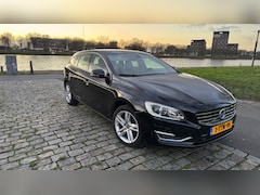 Volvo V60 - 2.4 D6 AWD Plug-In Hybrid Summum Carplay