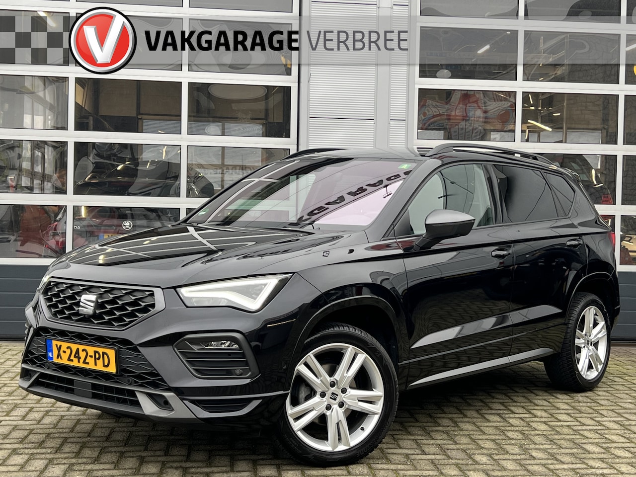 Seat Ateca - 1.5 TSI FR Business Intense | Navigatie/Android/Apple Carplay | LM Velgen 18" | Voorstoele - AutoWereld.nl