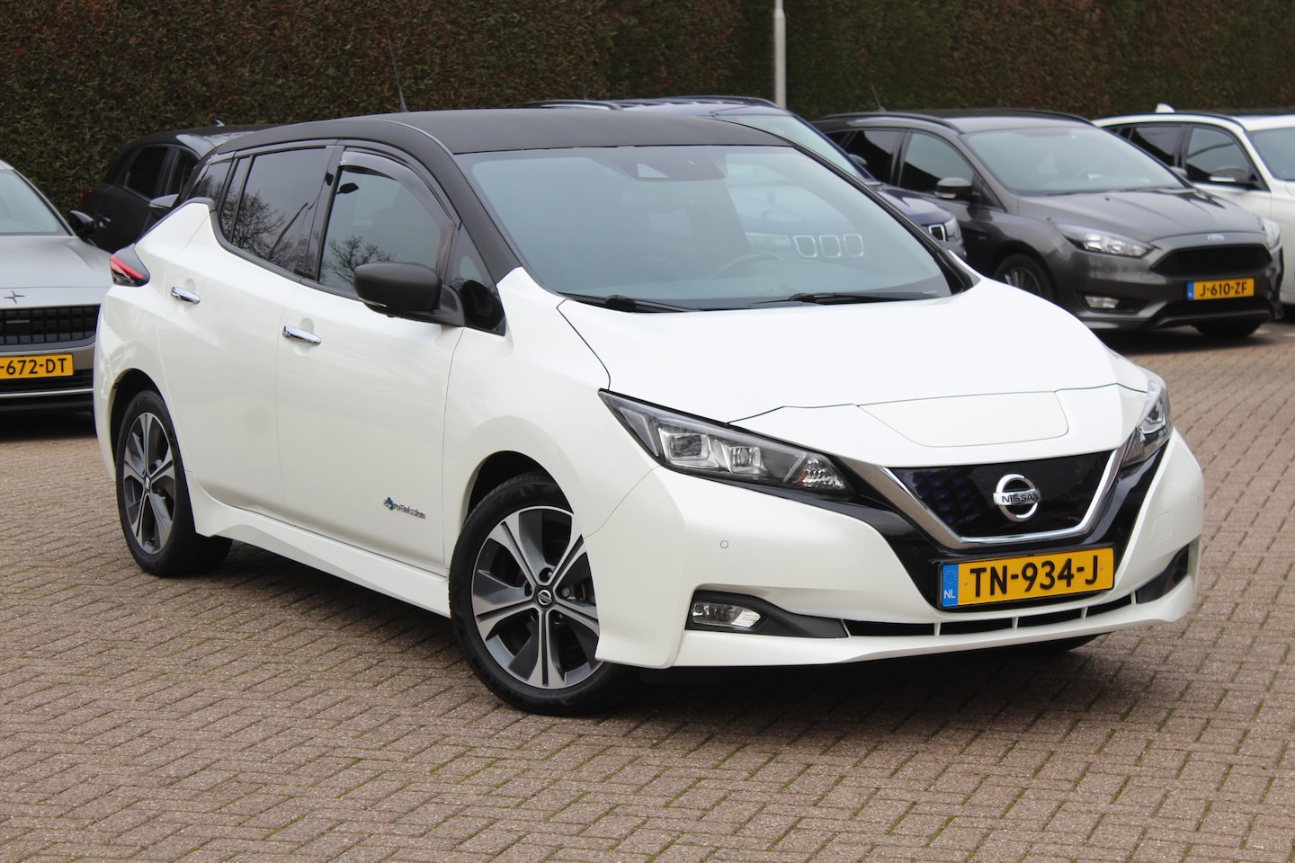 Nissan LEAF - Tekna 40 kWh / 360Camera / Leder / 17'' / Keyless / ACC / DAB / Navigatie / Stoelverwarmin - AutoWereld.nl